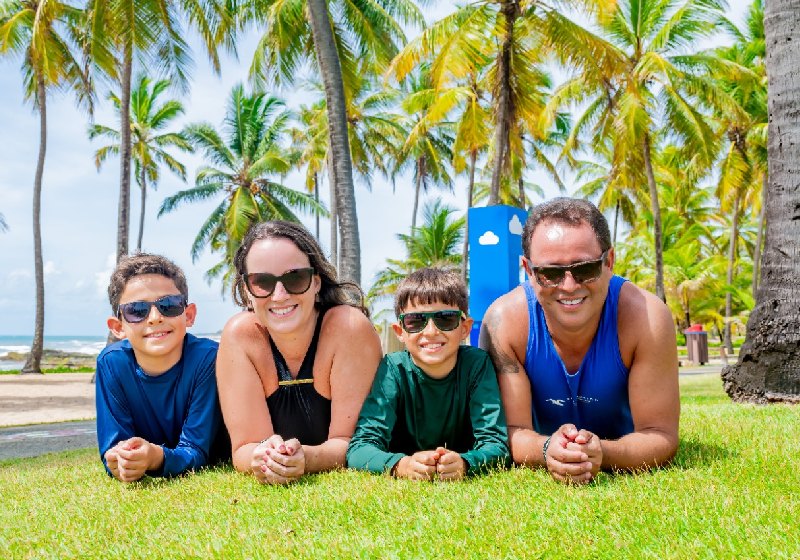 Jamille com sua família. A pedagoga se dedica a ajudar outros pais com a educação parental - Foto arquivo pessoal