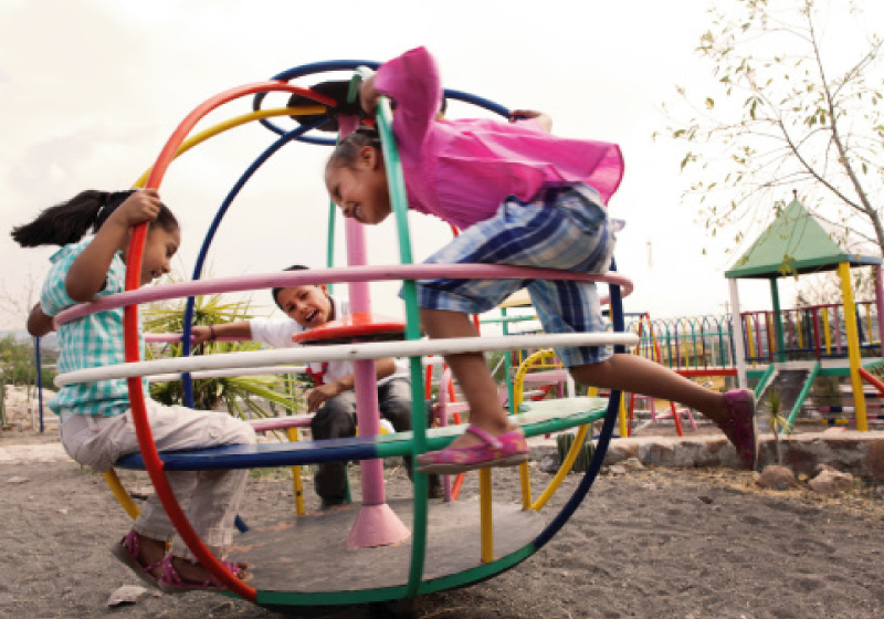 O programa vai construir playgrounds que incentivam o desenvolvimento das crianças - Foto: divulgação
