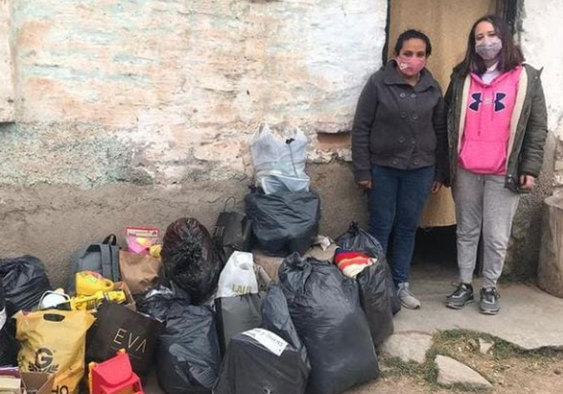 A jovem trocou os presentes de aniversário por doações para pessoas necessitadas - Foto: arquivo pessoal