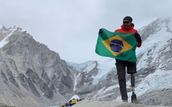Chegada de João Saci à base do Everest — Foto: Reprodução/Arquivo pessoal