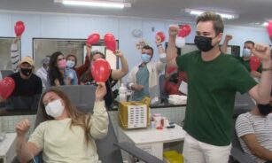 A festa deles depois da doação - Foto: reprodução / A Gazeta