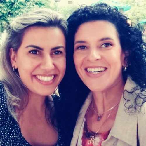 Camila (à esquerda),encontrou pessoalmente a irmã Biana este ano - Foto: reprodução Instagram @camibuchele