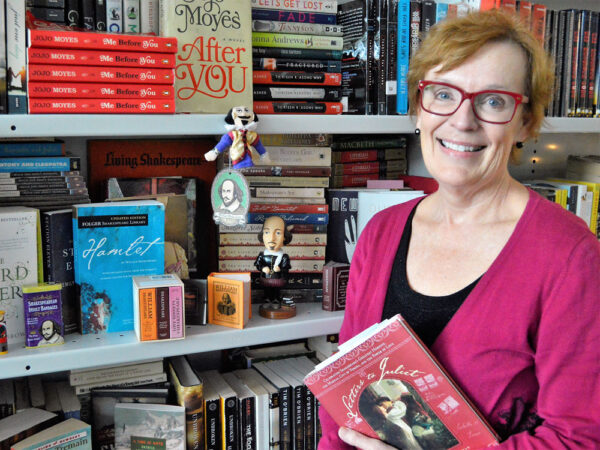 Sheridan é professora de Literatura e disse amar o que faz - Foto: arquivo pessoal