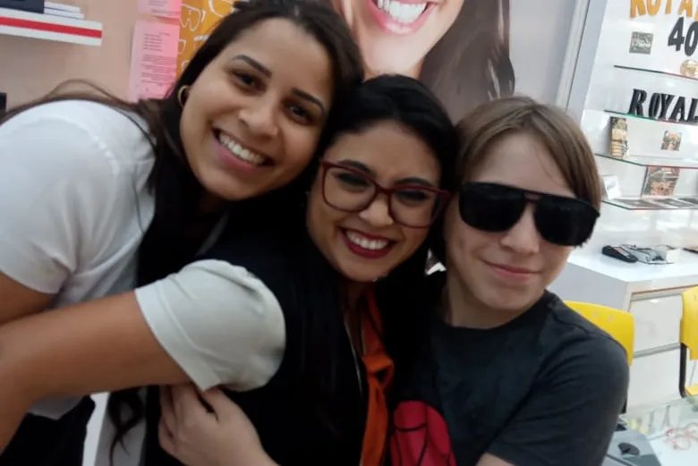 Luiz Miguel recebeu abraços e óculos e ficou mais traquino - Foto: arquivo pessoal