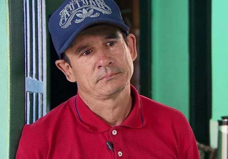Desempregado e pai de quatro crianças, ele chorou ao falar sobre a fome em casa. Foto: Reprodução/vídeo