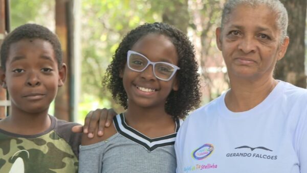 Dona Janete agradece doações, após chorar na TV por falta de comida em casa. VÍDEO