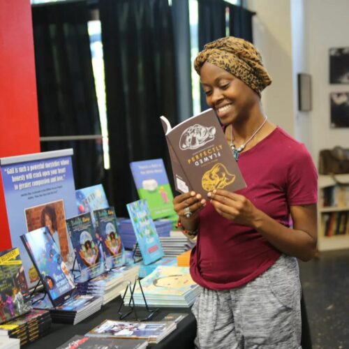 Livraria deve circular por várias cidades nos EUA - Foto: reprodução Facebook