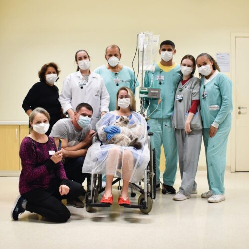 Elisabeth, Mia e a equipe do hospital - Foto: reprodução HSAN