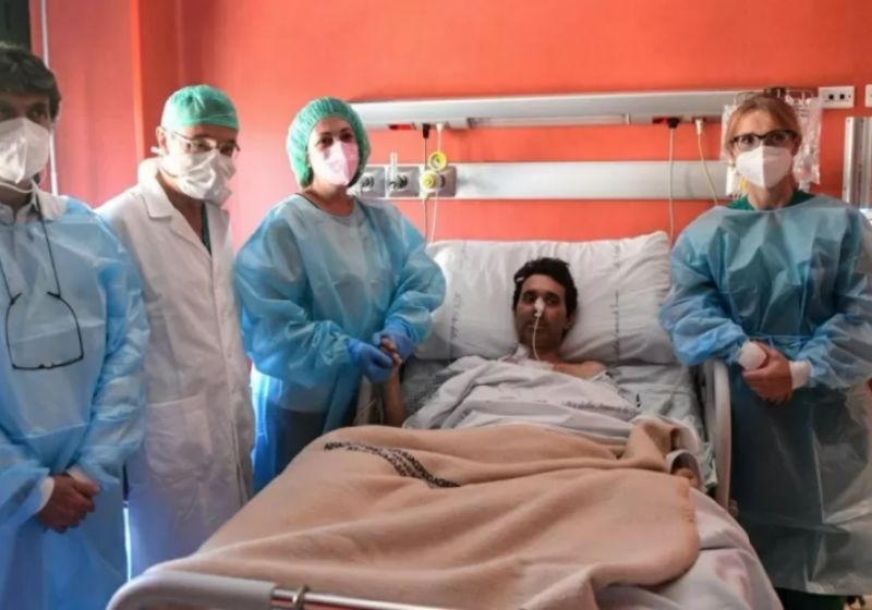 Durante o casamento às pressas, encontraram um coração para o homem que estava em estado termeinal - Foto: Divulgação