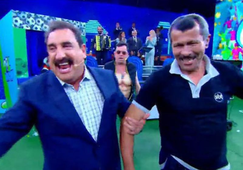 Desafiado pelo apresentador, Tonhão surpreendeu a todos com o gol certeiro! Foto: Reprodução/vídeo