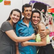 Géssica Gomes (de amarelo) perdeu seu paizinho, Roberto Mendes Barbosa, há apenas 4 meses. Foto: Arquivo Pessoal
