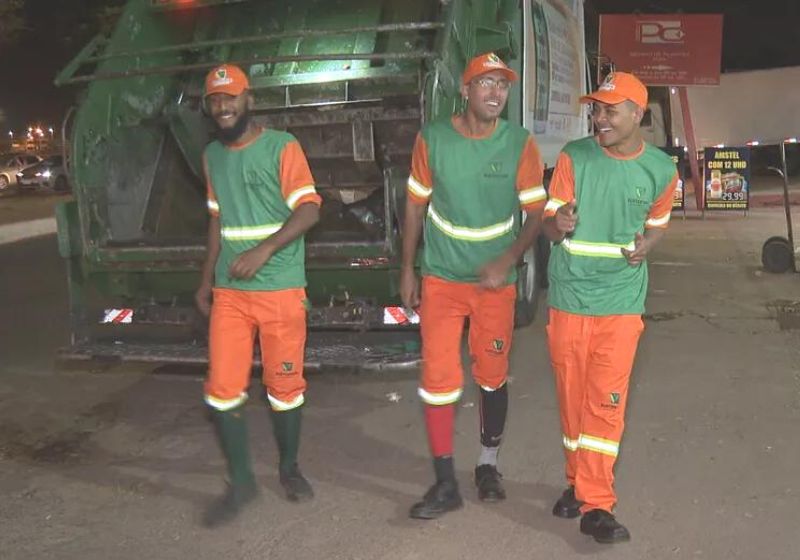 Garis viralizaram após serem filmados dançando funk enquanto recolhiam lixo na cidade de Ceilândia. Foto: Reprodução/vídeo