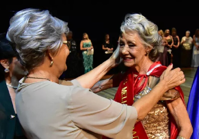 A idosa e ex-modelo Vera Lúcia Keller, de 73 anos, venceu o concurso Miss Melhor Idade de Praia Grande, (SP) - Foto: Foto: Divulgação / Amauri Pinilha