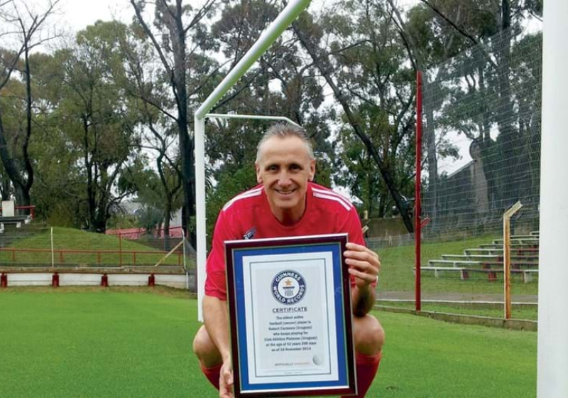 Jogador mais velho do mundo em atividade começou a carreira no