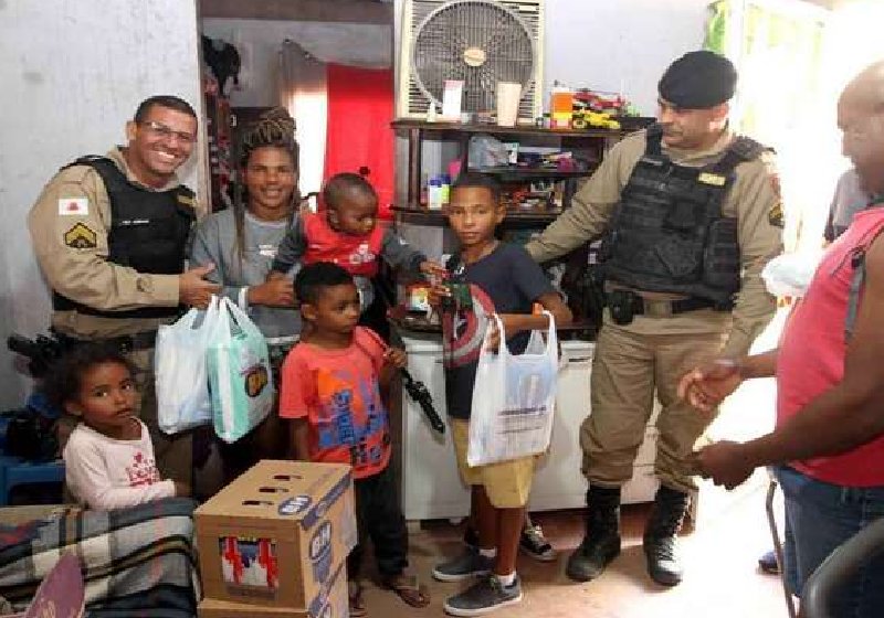 A família vem recebendo doações de alimentos desde que vazou o áudio do menino dizendo para a polícia que estava com fome - Foto: Jair Amaral/EM/D.A.Press