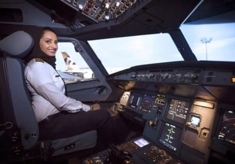 COMAVE/PMMG forma primeira mulher habilitada a pilotar aeronave de