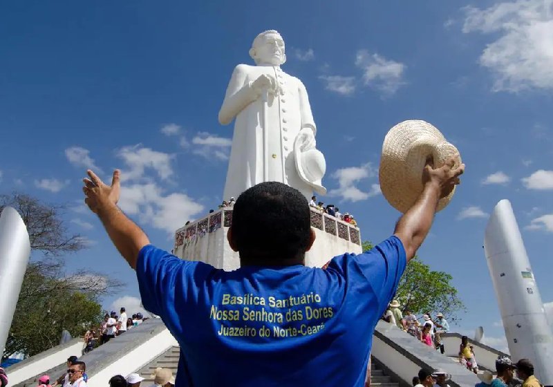 Santo brasileiro: Papa Francisco aprova primeira etapa para beatificar padre  de SC