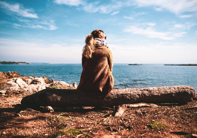 Gostar de ficar sozinho é sinal de inteligência, revelou uma pesquisa publicada no British Journal of Psychology - Foto: Guillaume de Germain / Unsplash