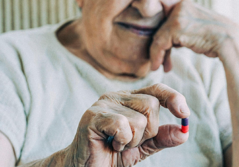 O suplemento de vitaminas de cacau pode reduzir diversos danos de saúde em idosos - Foto: Getty Images