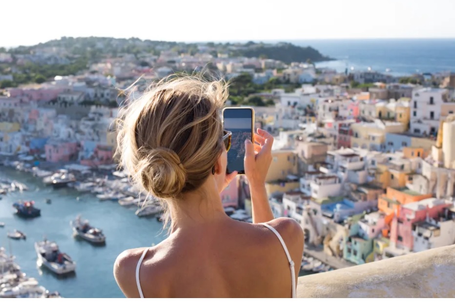 A vaga do emprego dos sonhos é para “Chief Eats Officer” (CEO). O sortudo escolhido precisará comer e compartilhar online suas fotos de comida pelo caminho. Foto: Reprodução