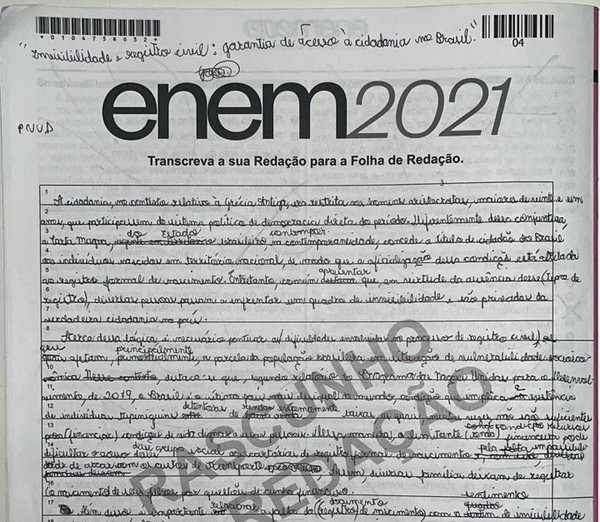 Trecho do rascunho da redação de Emanuelle, que tirou nota mil no Enem 2021 — Foto: Arquivo pessoal