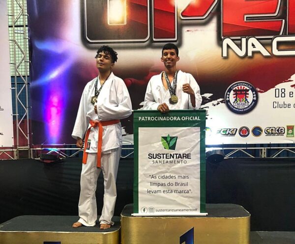 Renato subiu ao pódio como medalhista de ouro - Foto: reprodução Instagram