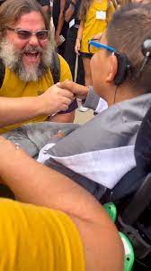 O ator cantou um sucesso do longa-metragem - Foto: reprodução