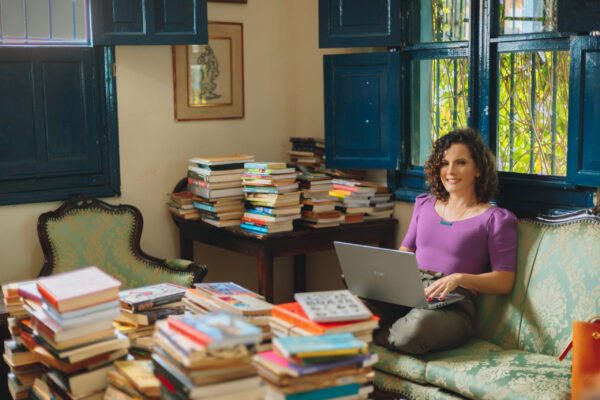 Larissa sempre foi apaixonada por leitura - Foto: arquivo pessoal