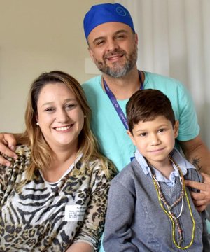 Nico, que comemorou a alta a poucos dias atrás, nasceu com atresia esofágica, uma malformação do esôfago. Foto: Santa Casa/Vinicios Sparremberger