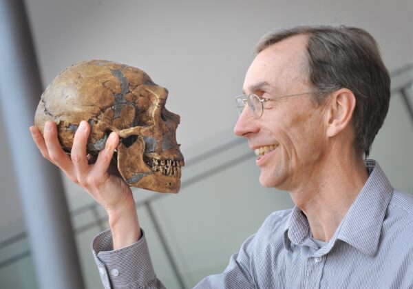 Svante Pääbo sequenciou o genoma do homem neandertal - Foto: reprodução