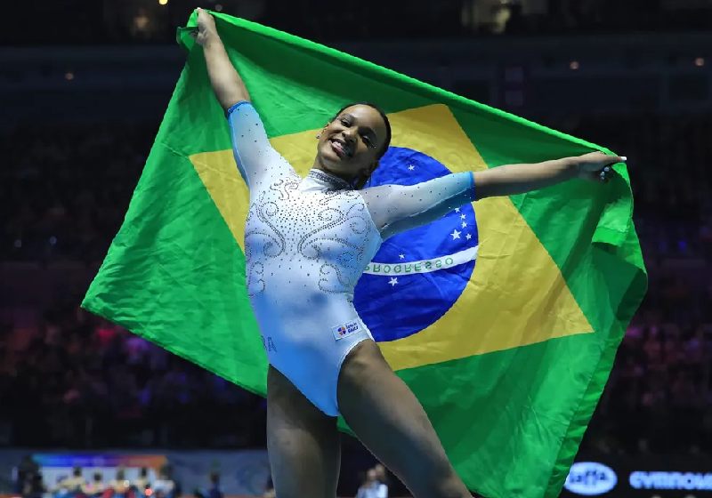 Rebeca Andrade se tornou a primeira brasileira campeã da prova mais nobre da ginástica mundial — Foto: Ricardo Bufolin/CBG