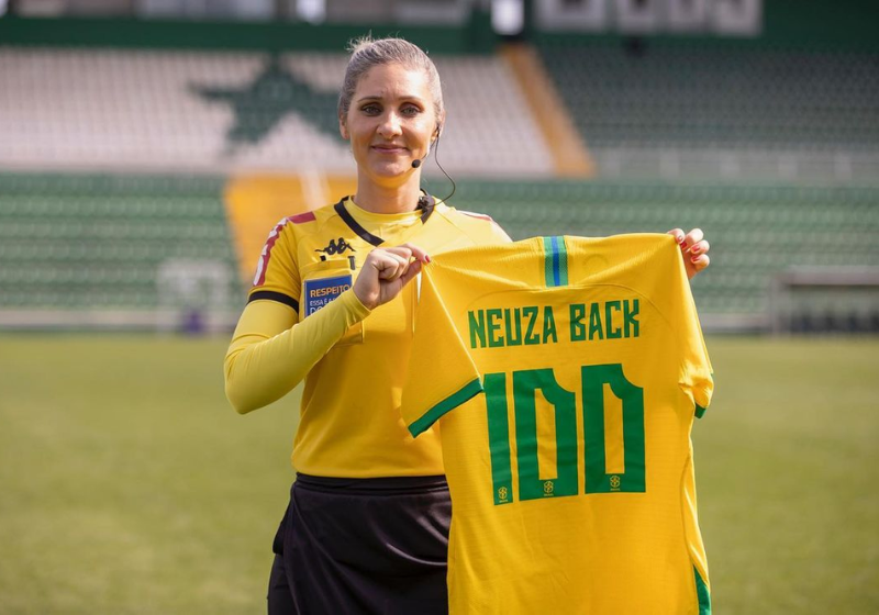 Mulheres vão apitar pela primeira vez na Copa do Catar;