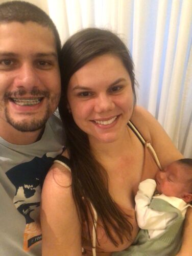 Vicente com os pais, Thiago e Daniely - Foto: arquivo pessoal