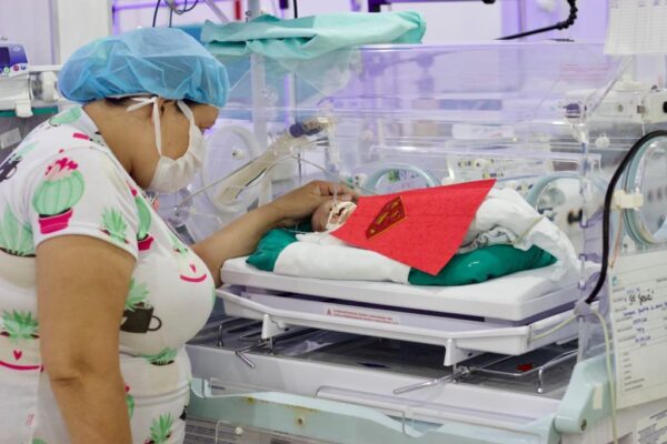 Bebês se transformam em super-heróis - Foto: HGF