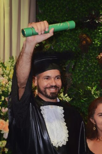 Vladimir comemora a colação de grau em Teresina — Foto: Arquivo Pessoal