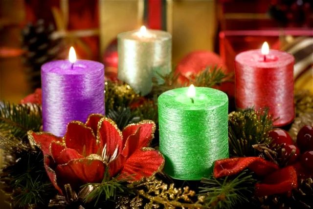 A coroa do Advento é um símbolo do Natal utilizado nas igrejas durante o Tempo do Advento - Foto: reprodução / Calendarr