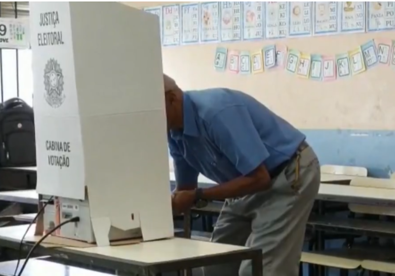 Eleitores alfabetizados após os 50 anos se sentem mais seguros em votar pela 1ª vez sabendo ler e escrever - Foto: reprodução