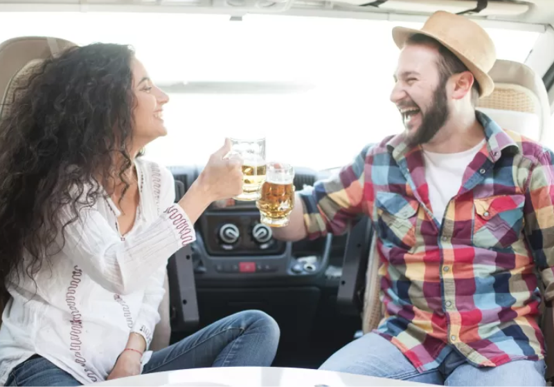 A vaga de emprego levará uma pessoa para viajar de motorhome e beber cerveja pela América do Norte - Foto: Getty Images
