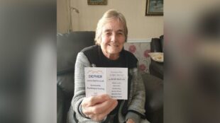 Idosos contam com a generosidade do encanador que não cobra nada. Foto: Reprodução