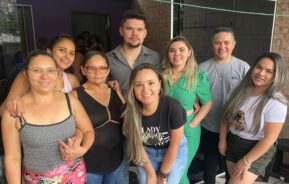 Manoel viajou mais de 3 mil km para abraçar novamente sua irmã. Foto: Reprodução