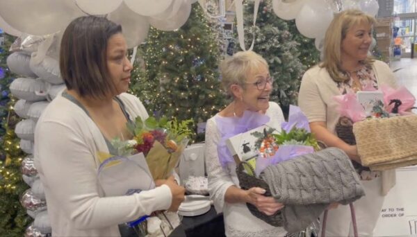 Belia (à esquerda), a idosa e Deborah - Foto: Lowes