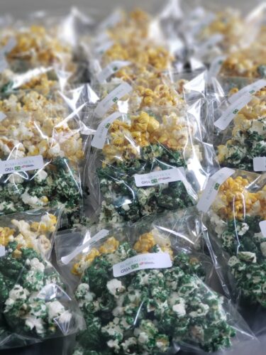 Os pacientes receberam pipoca verde e amarela para curtirem o jogo da seleção - Foto: divulgação