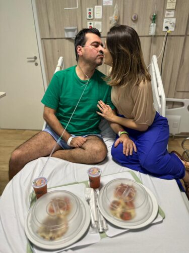 Sérgio conseguiu comemorar os 19 anos de namoro com a esposa Tatiana - Foto: divulgação