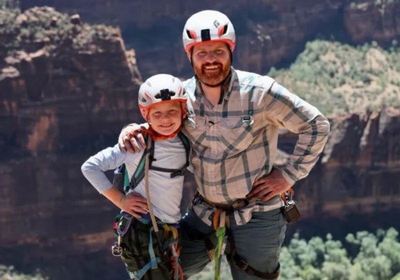 Sam Baker, junto com o pai, Joe Baker, subiu os 910 metros de uma das maiores montanhas norte-americanas - Fotos: Redes Sociais