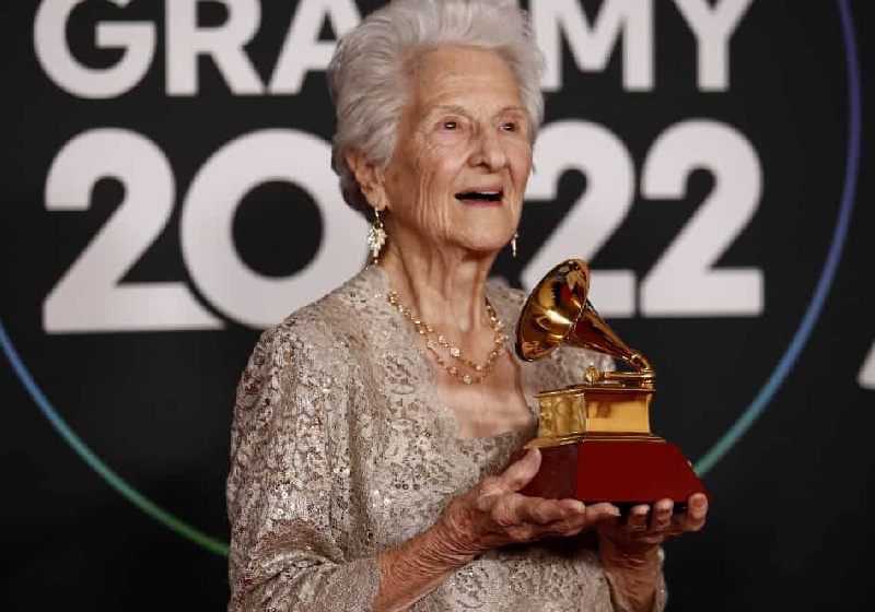 O neto realizou o sonho da avó que sonhava em ser cantora desde jovem. Agora aos 95 anos, ela ganhou o Grammy - Foto: reprodução
