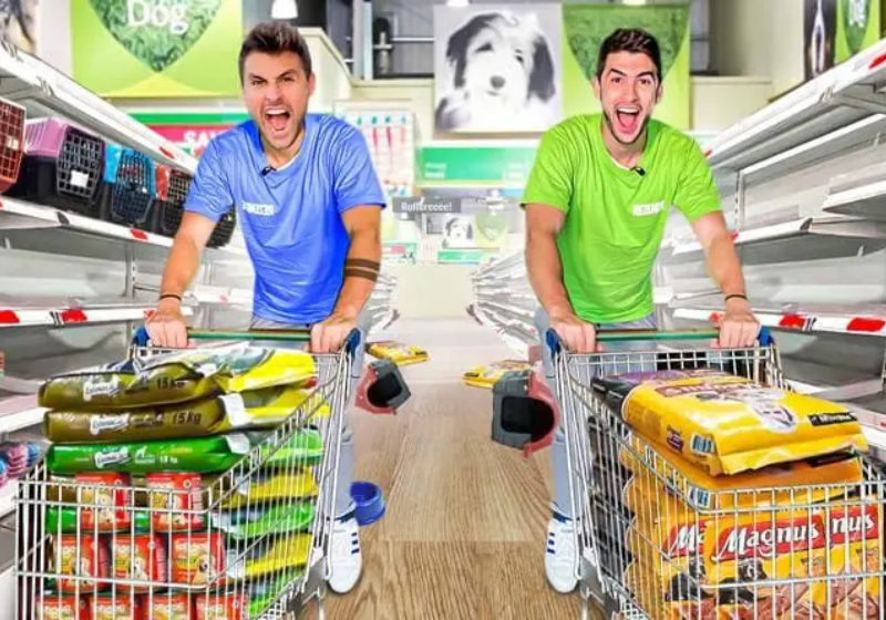O youtuber Rezende levou um caminhão cheio de ração para o abrigo e salvou os animais da fome - Foto: reprodução