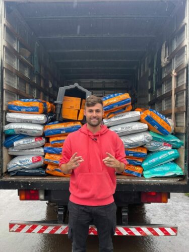 O influenciador comprou um petshop inteiro - Foto: reprodução