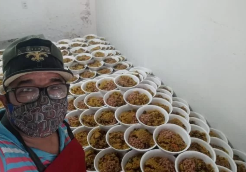 O Tio Marmita prepara 400 marmitas todos os dias para pessoas carentes no DF - Foto: reprodução