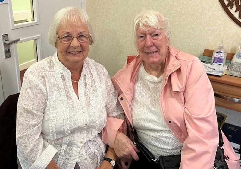 As amigas de infância se reencontram mais de meio séculos depois na casa de repouso onde vivem - Foto: reprodução SWNS