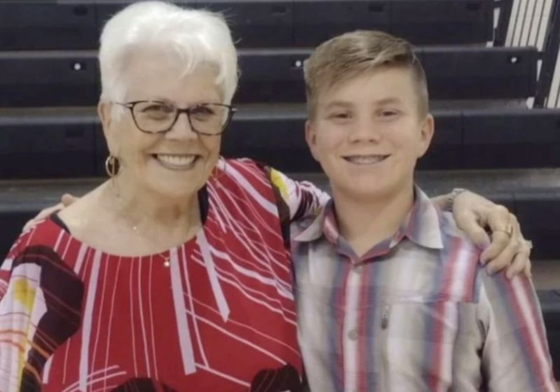 A avó e o neto jantavam num restaurante quando foram surpreendidos com a conta paga por estranhos - Foto: arquivo pessoal